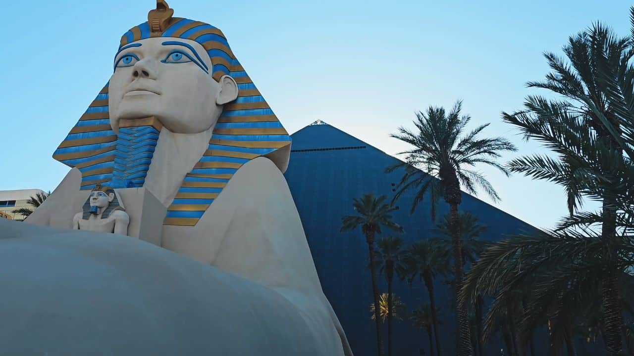 Luxor Hotel “Free” Comped Room Tour